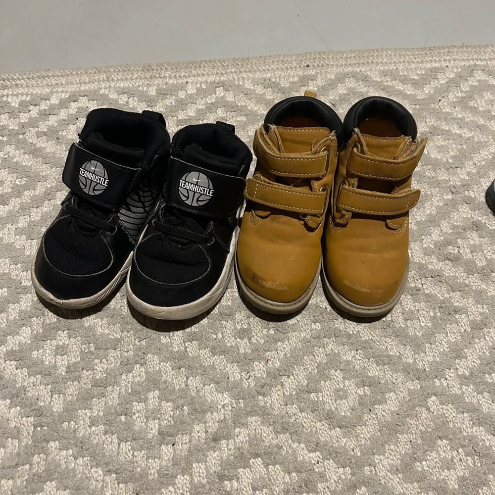 Boys shoes